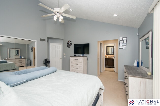 Photo - 37709 Glengrove Dr