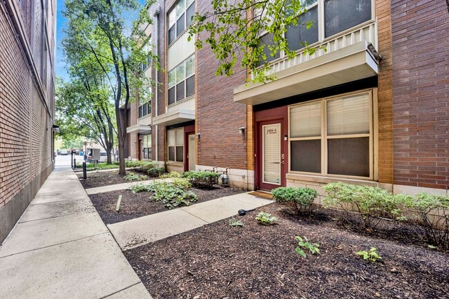 Photo - 1234 W Monroe St