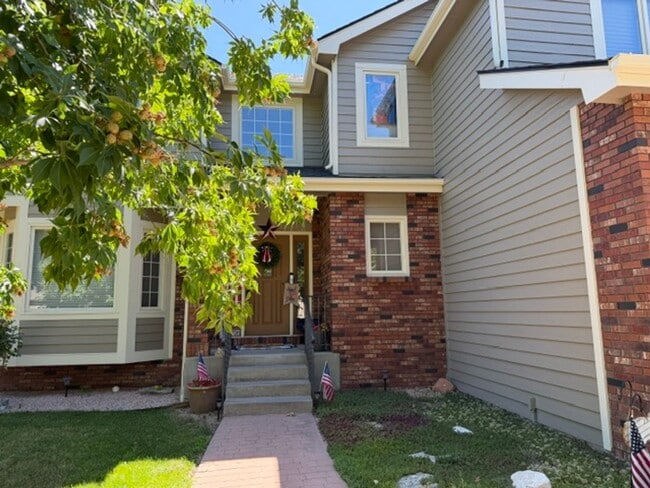Building Photo - Beautiful 2 story custom home in Stoneridge