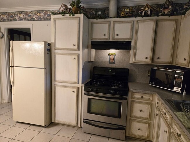 Photo - Broadmoor Historical  3 Bedroom 1 Bathroom