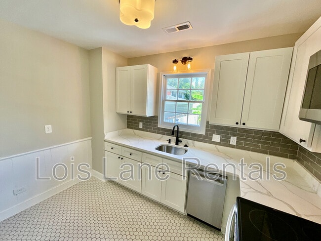 Photo - 104 Nassau St