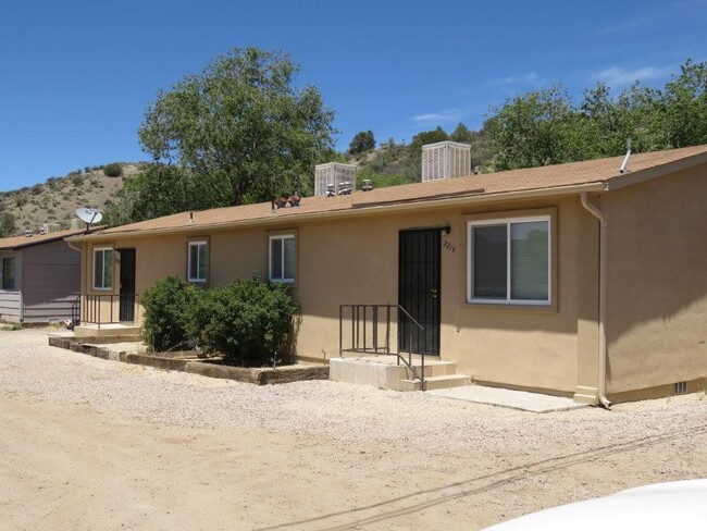 Building Photo - 2214 Little Walnut Rd Unit 1