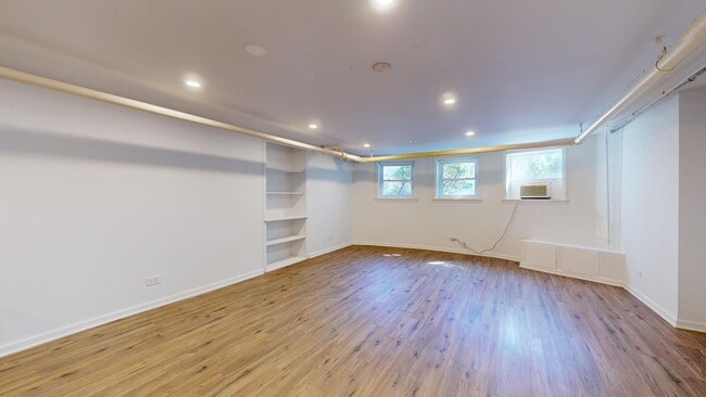 Photo - 8912 Ewing Ave