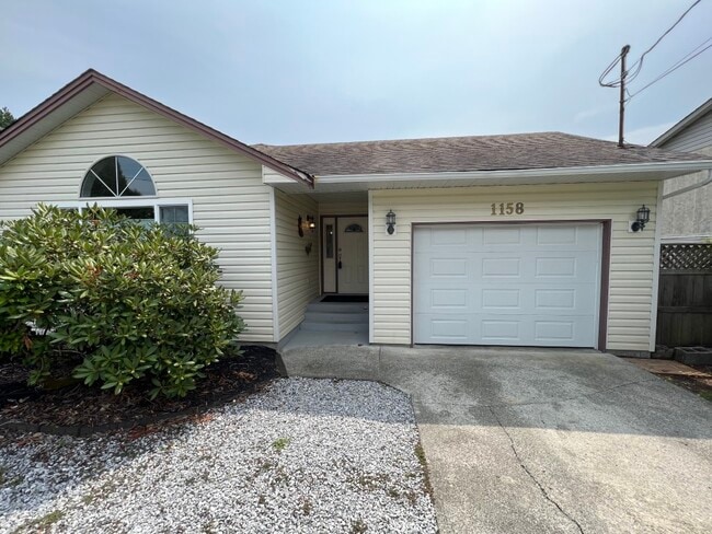 Photo - 1158 Cloke Rd