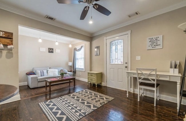 Photo - 1276 Lyle Pl NW