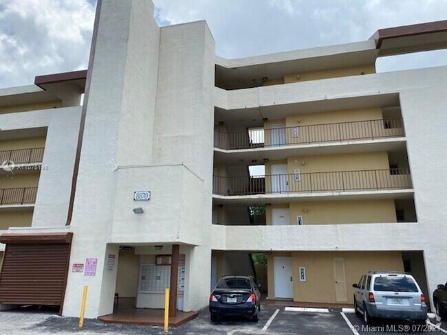 Building Photo - 8870 Fontainebleau Blvd Rental