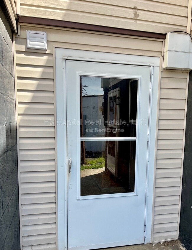 Photo - 117 N Shamrock St Unit 7