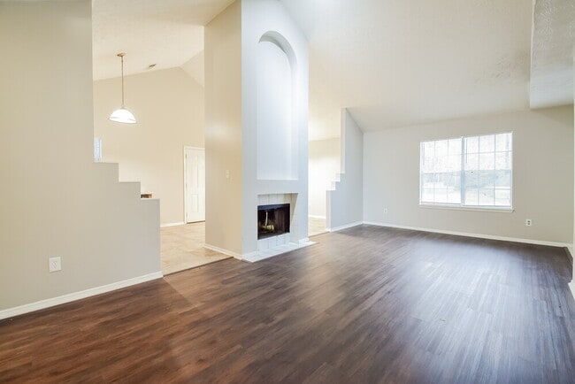 Photo - 3069 Oakvale Heights