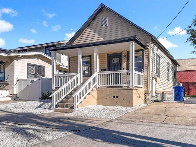 Photo - 2329 W La Salle St