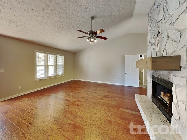 Photo - 414 River Point Dr