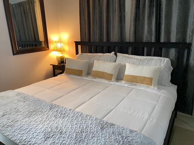 Main Bedroom - King bed - 117 NW 47th Ter Unit Apt B