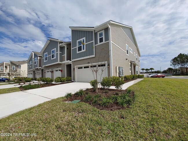 11253 Minnetta Ct