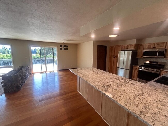 Photo - 2100 Hobert St