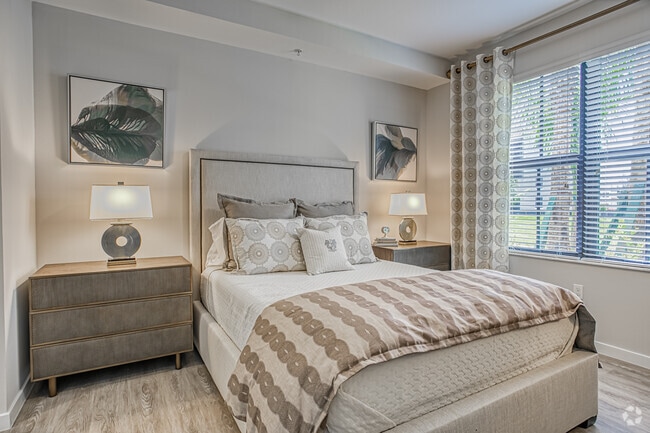 2BR, 2BA -1066SF
