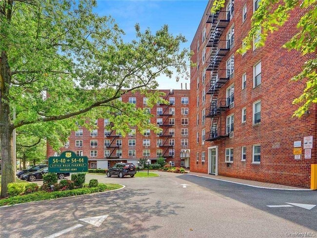 Building Photo - 54-40 Little Neck Pkwy Unit 1A Rental