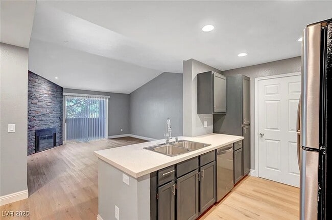 Building Photo - 231 W Horizon Ridge Pky Unit 222 Rental