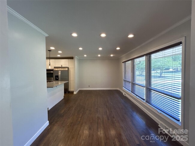 Photo - 5933 Crestwood Dr