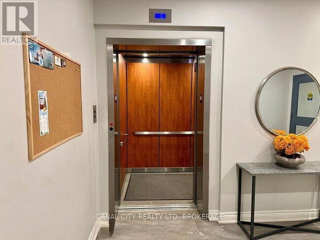 Photo - 10 Albert St E