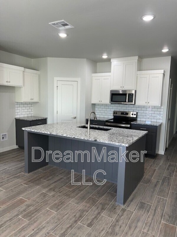 Photo - 1008 Varenna Ln
