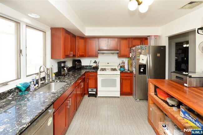 23 Kinzley St