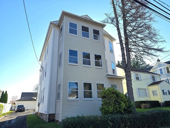 Building Photo - 465 Burritt St Unit 2nd floor