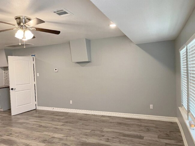 Photo - 25745 Dulaney St