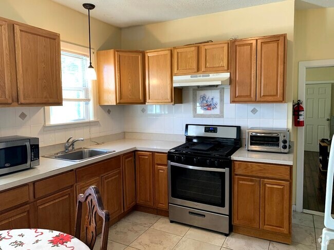 Building Photo - 441 E 27th St Unit 2nd Fl Rental