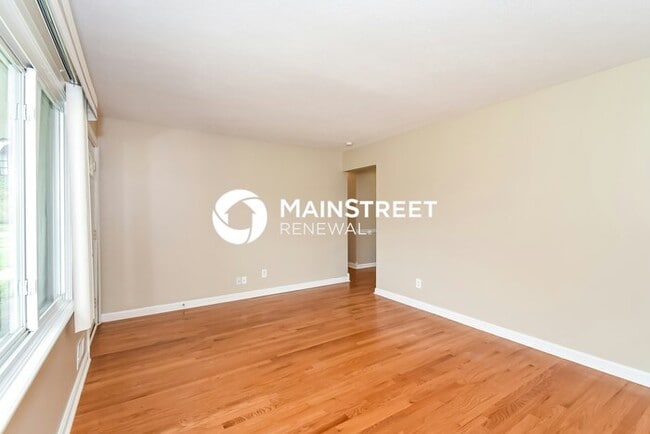 3 Bedroom Pet-Friendly Home in Hillview, KY with Main Street Renewal