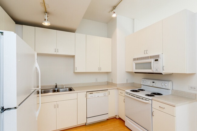 Photo - 820 E High St Unit 7