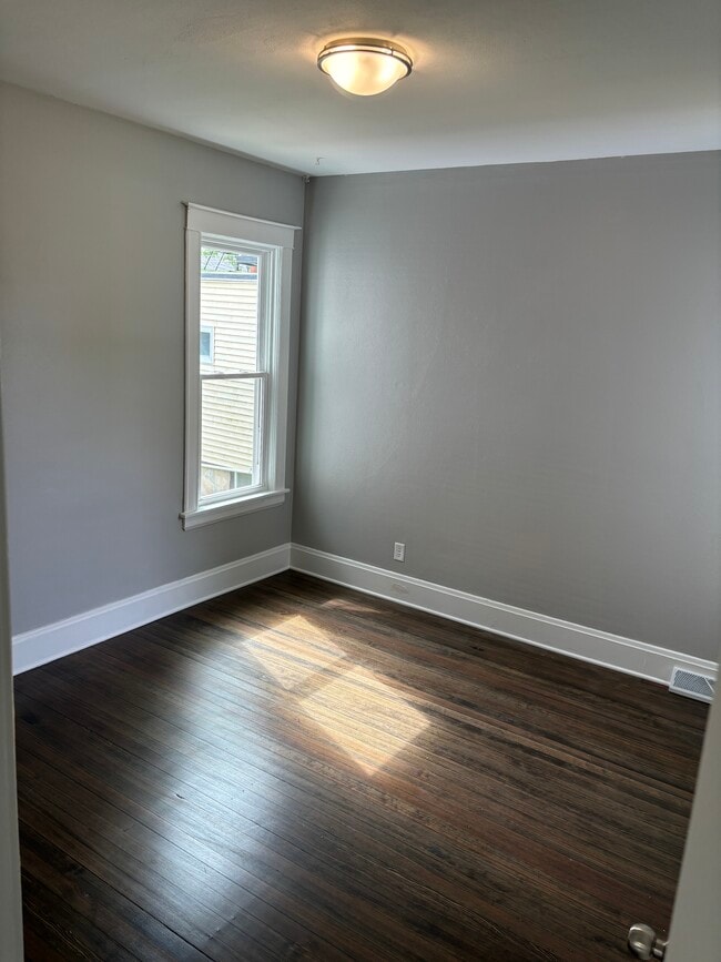 Bedroom 1 - 6015 5th Ave Unidad Lower