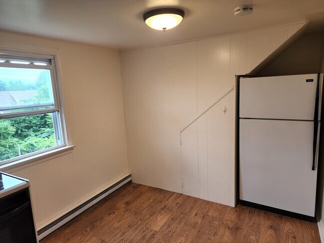 Kitchen Nook and Pantry Door. - 1918 Rosemore Ave Unit B