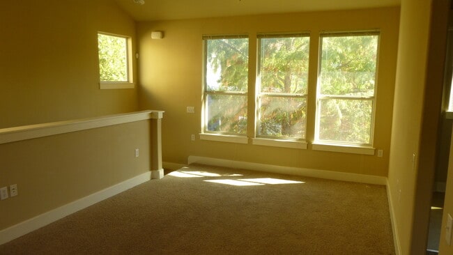Photo - Great 1/1 unit in Chestnut Commons 78702