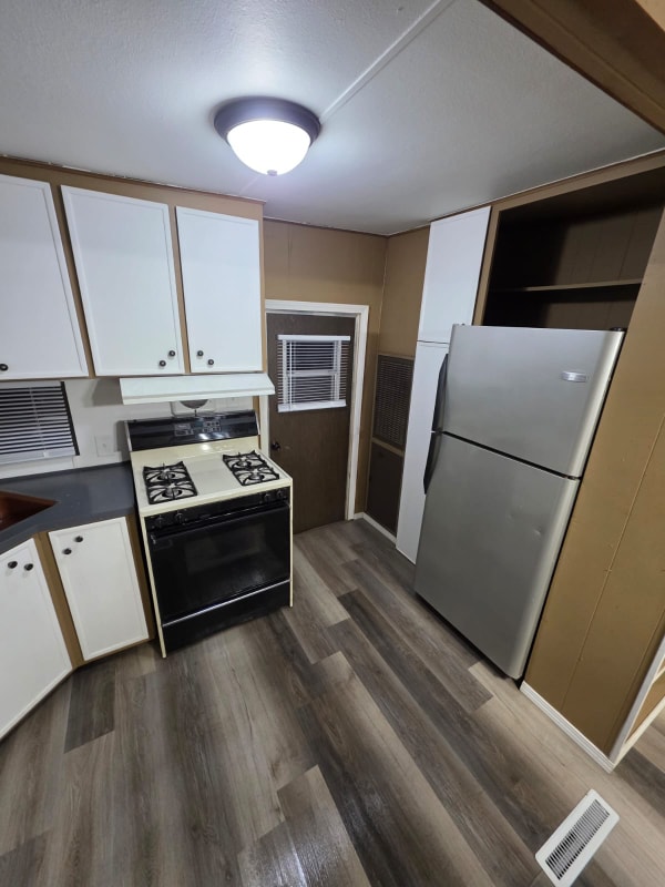 Photo - 905 W 37th Ave