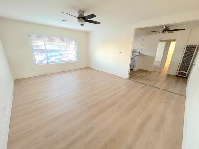 Photo - 2115 Placentia Ave Unidad 18
