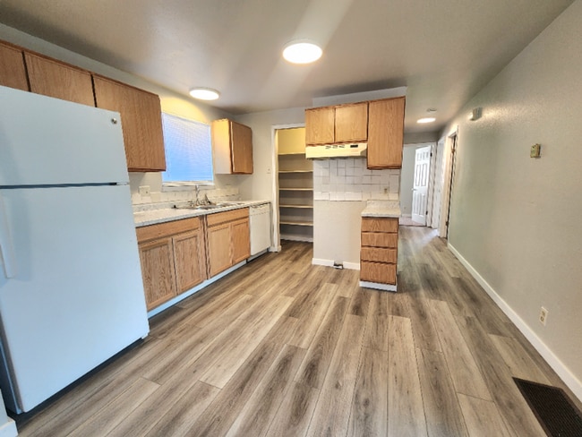 Photo - 510 Moffat St