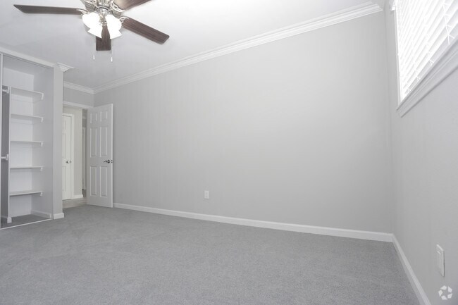 2BR, 2BA - 1150 SF