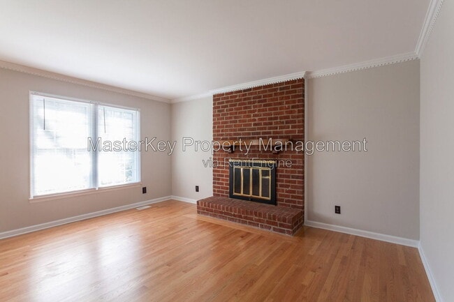 Photo - 702 Buckingham Rd