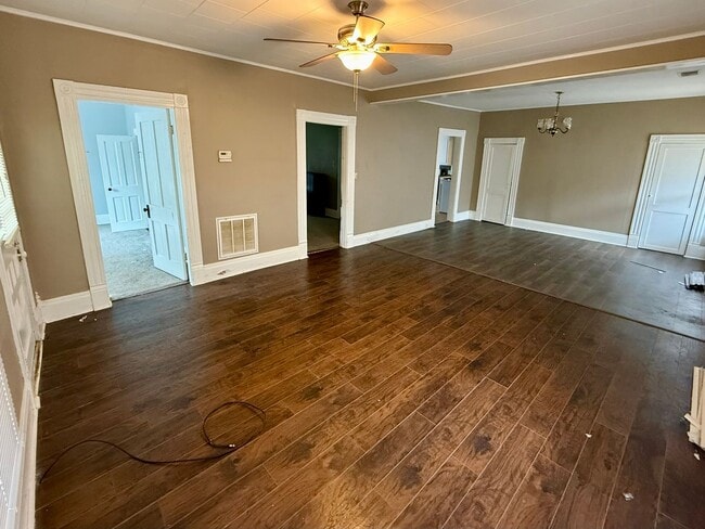 Photo - 904 W Oak Ave