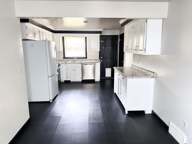 Photo - 115 Burben Way