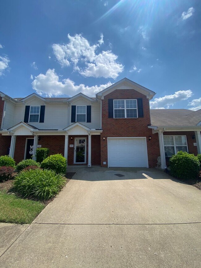 Building Photo - Beautiful 3 BR, 2.5 BA, 1 Car Garage, Bonu... Rental