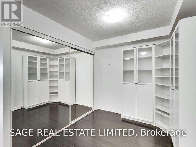 Photo - 60 Heintzman St Unit 636