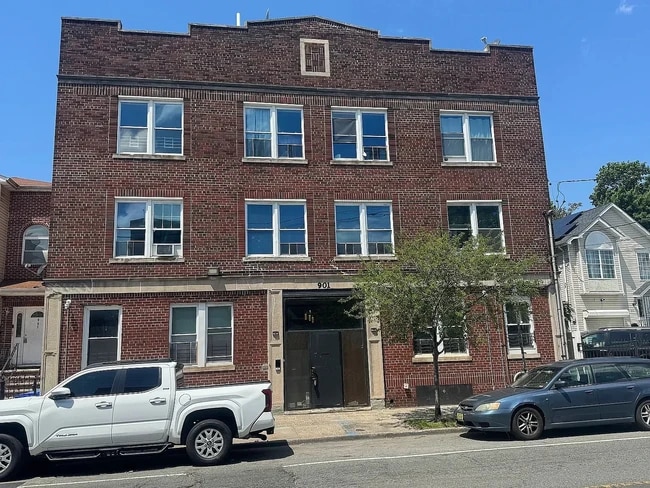 Building Photo - 901 Bergen St Unit 901-3E