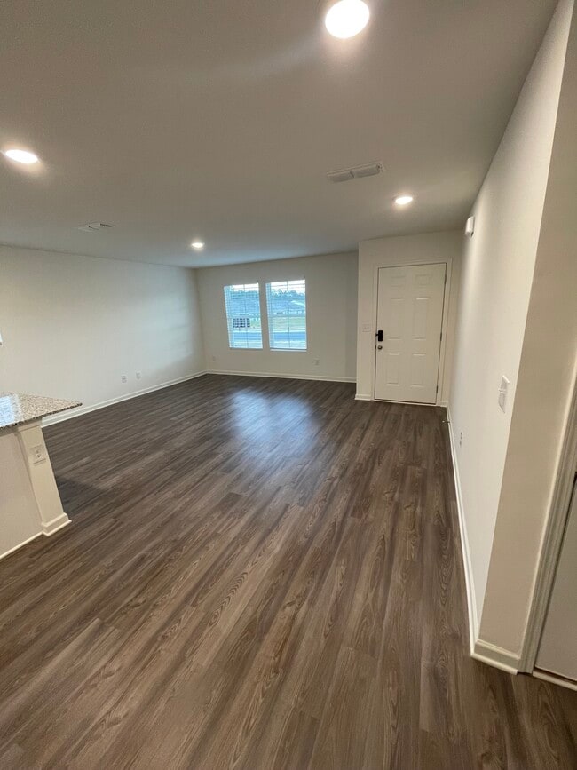 Photo - 154 Lochwolde Dr
