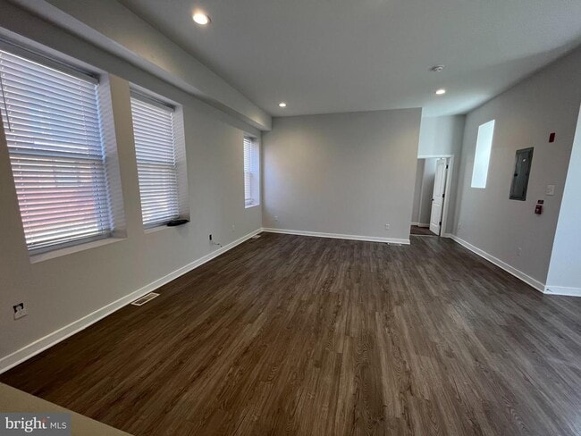 Photo - 933-35 Belmont Ave