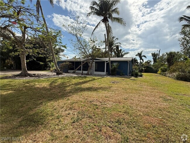 Building Photo - 10899 Russell Rd Rental