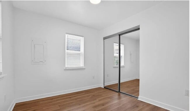 Building Photo - 206 Admiral Dr