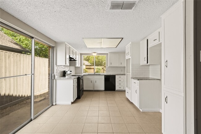 Photo - 15911 Mill Point Dr