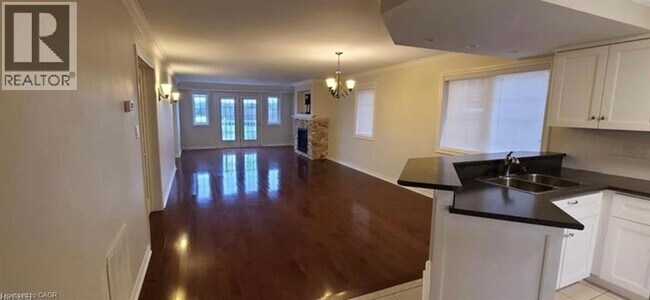 Photo - 520 Silken Laumann Dr