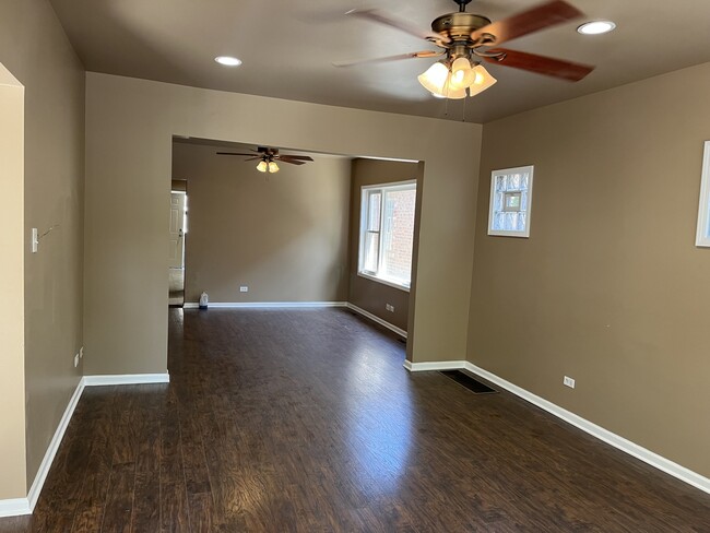 Photo - 722 E 91st Pl