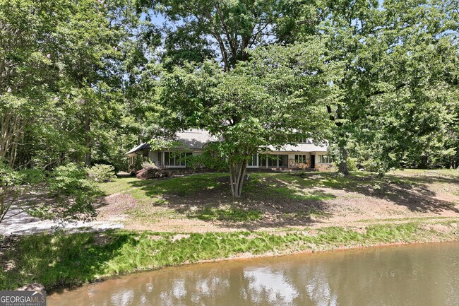 Photo - 3735 Smithtown Rd